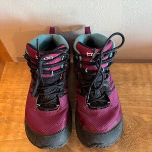 TOPO ATHLETIC TRAILVENTURE 2 WP SIZE 8.5 WOMENS HIKING BOOTS PURPLE
